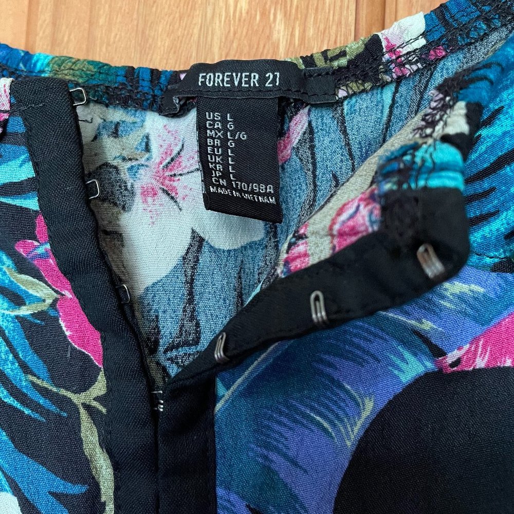 Floral/ Tropical Forever 21 Summer Tops *2 PACK* - Picture 10 of 10